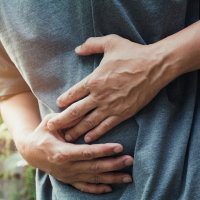 Person with stomach pain, persoon met buikpijn